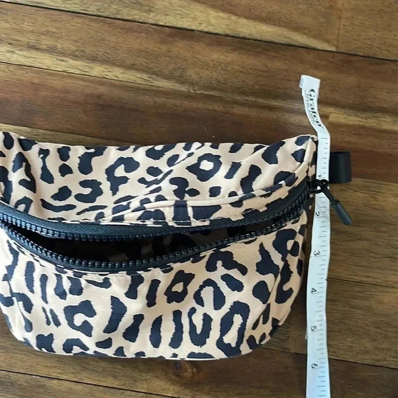 Colugo leopard case. - Picture 4 of 5